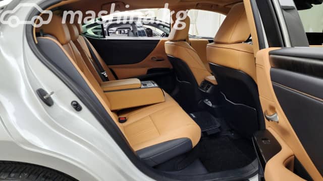 Lexus ES VII Рестайлинг 300h 2.5hyb CVT