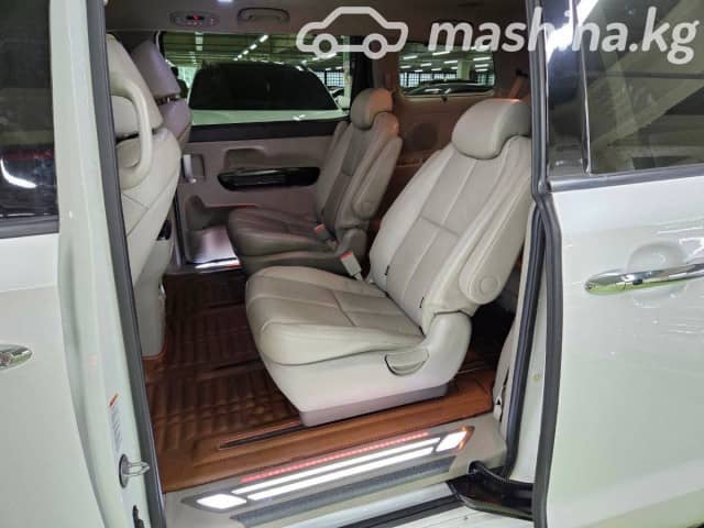 Kia Carnival III 2.2d AT
