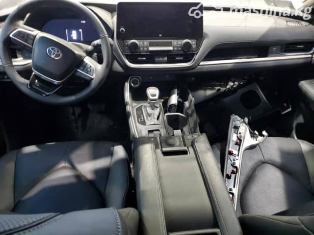 Toyota Grand Highlander 2.5hyb CVT 4WD