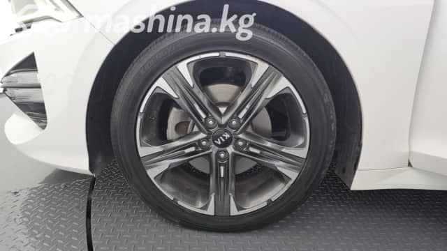 Kia K5 III 1.6 AT