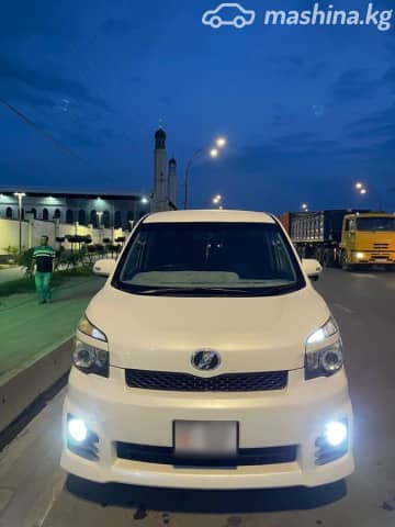 Toyota Voxy II (R70) Рестайлинг 2.0 CVT 4WD