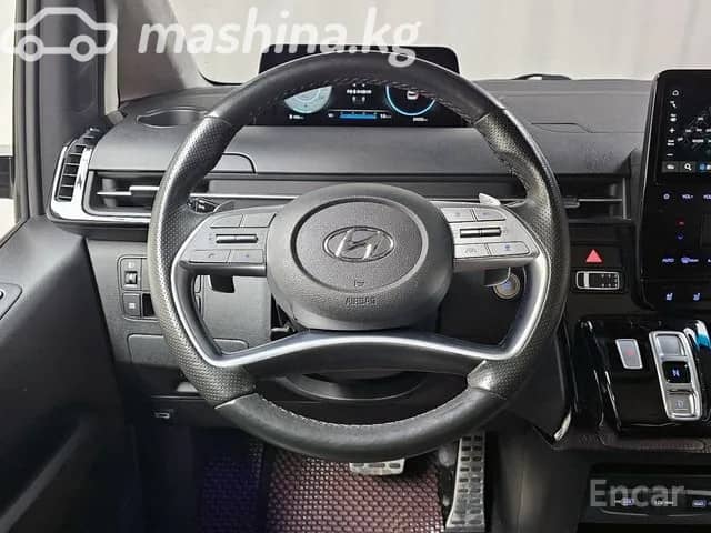 Hyundai Staria 2.2d AT 4WD