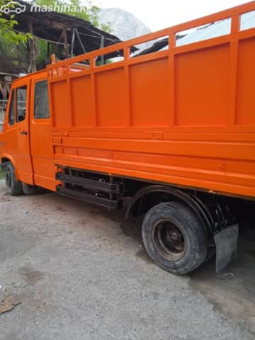 Mercedes-Benz Бортовой (4х2)