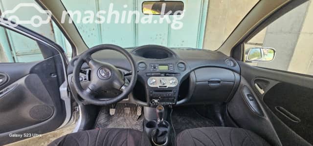 Toyota Yaris I Рестайлинг 1.3 MT