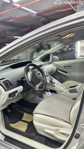Toyota Prius III Рестайлинг (XW30)