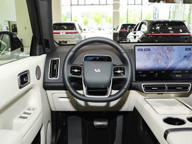 LiXiang L7 Рестайлинг 1.5hyb AT 4WD