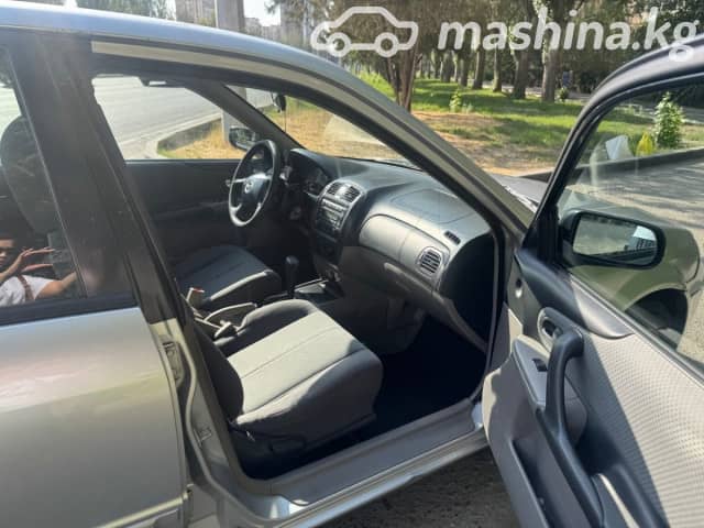 Mazda 323 VI (BJ) Рестайлинг 1.6 AT