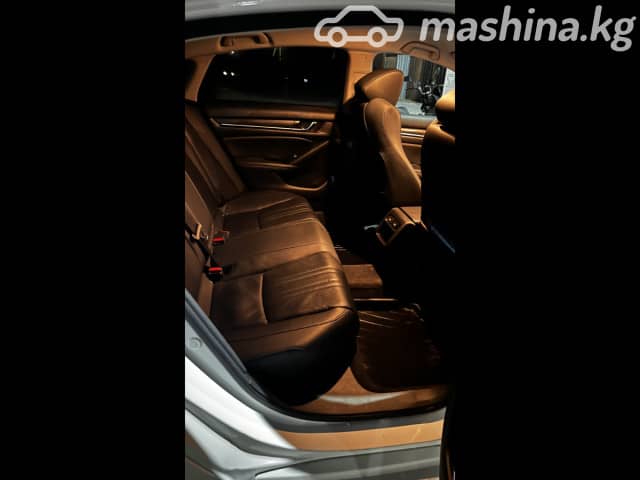 Honda Accord X Рестайлинг 2.0 AT