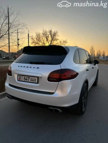 Porsche Cayenne II (958) Turbo 4.8 AT 4WD