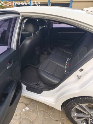 Hyundai Avante VI 1.6 AT