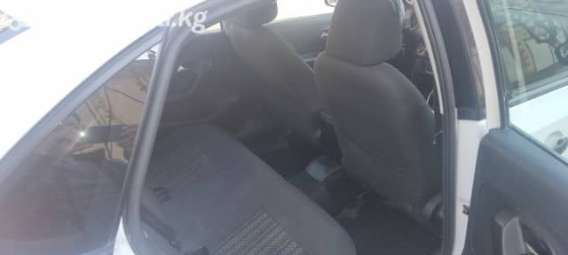 Volkswagen Polo V Рестайлинг 1.6 MT