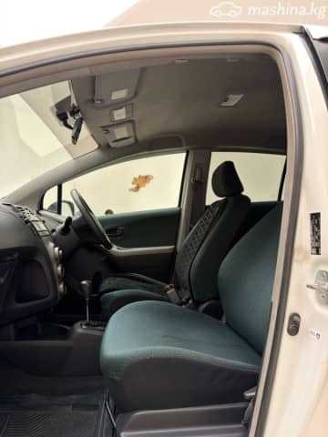 Toyota Vitz II (XP90) 1.3 CVT
