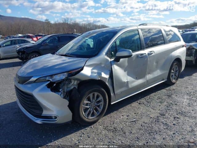 Toyota Sienna IV 2.5hyb AT
