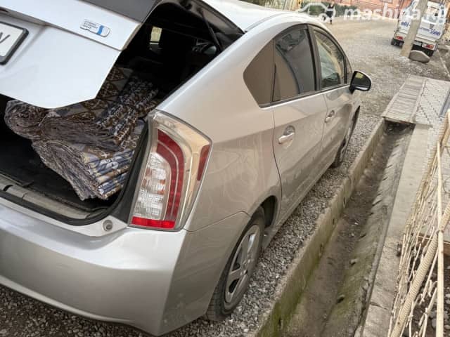 Toyota Prius III Рестайлинг (XW30) 1.8hyb AT