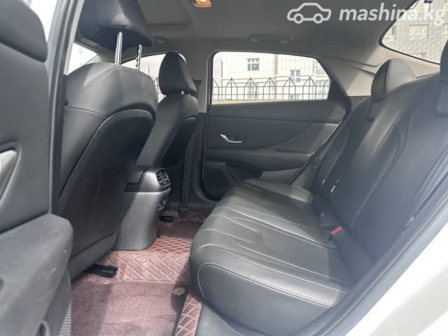 Hyundai Elantra VII (CN7) 1.6 AT