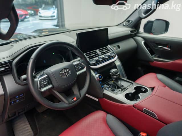 Toyota Land Cruiser 300 Series 3.5 AT 4WD