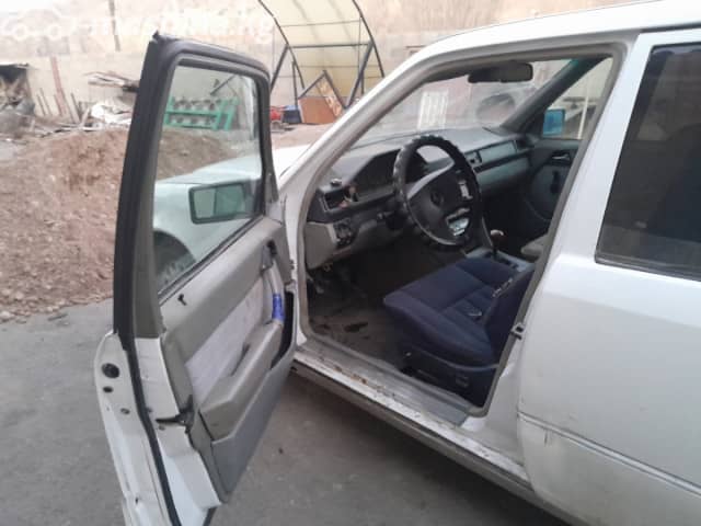 Mercedes-Benz W124 250 2.5d MT