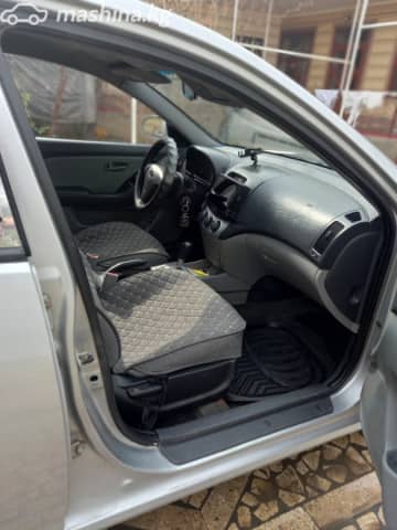Hyundai Avante IV 1.6 AT