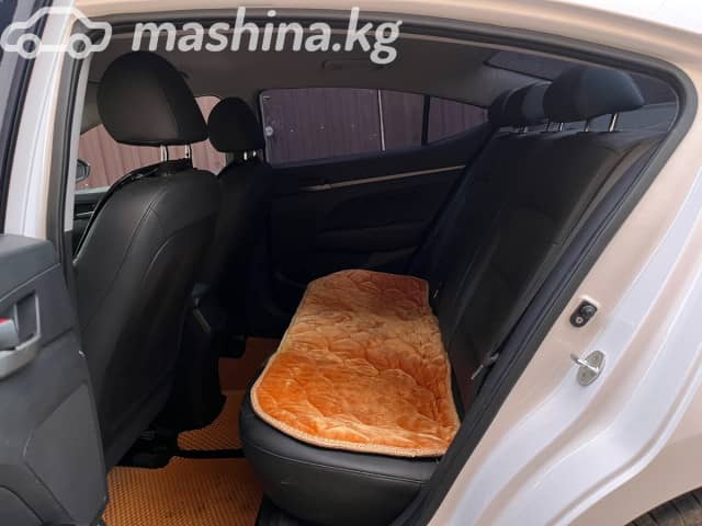 Hyundai Avante VI 1.6 AT