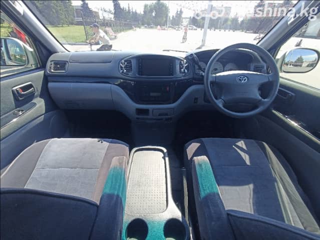 Toyota HiAce H100 2.4 AT