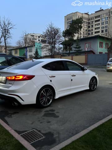 Hyundai Avante VI 1.6 MT