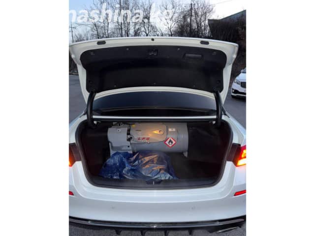 Kia K5 III LPi 2.0 AT