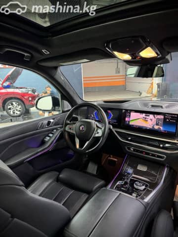 BMW X7 I (G07) Рестайлинг M60i 4.4 AT 4WD