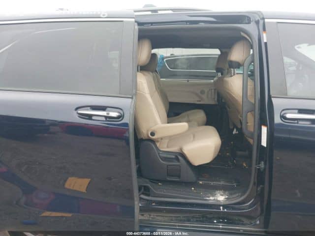 Toyota Sienna IV 2.5hyb AT 4WD