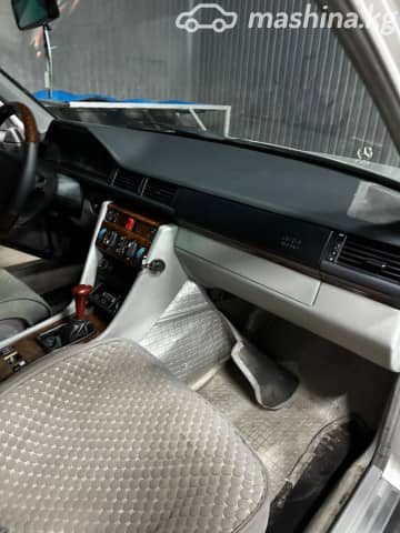 Mercedes-Benz E-Класс I (W124) 220 2.2 MT