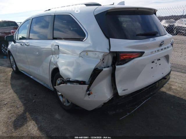 Toyota Sienna IV 2.5hyb AT 4WD