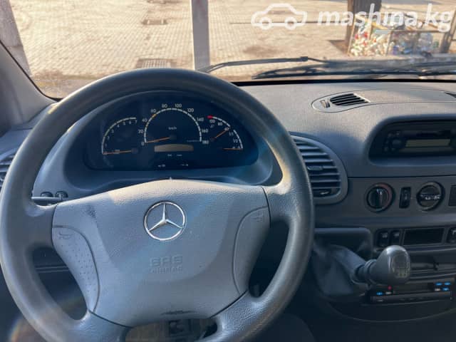 Mercedes-Benz Бортовой (4х2)
