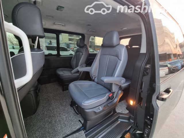 Hyundai Staria 2.2d AT 4WD
