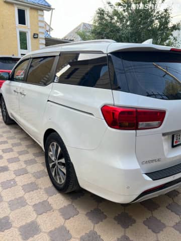 Kia Carnival III 2.2d AT