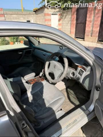 Mercedes-Benz E-Класс II (W210, S210) Рестайлинг 240 2.6 AT