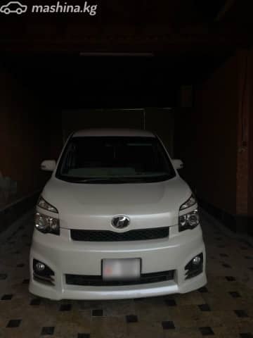 Toyota Voxy II (R70) Рестайлинг 2.0 CVT 4WD