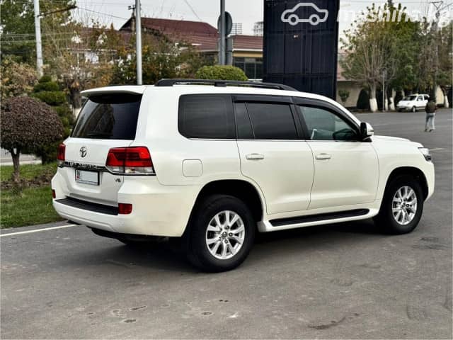 Toyota Land Cruiser 200 Series Рестайлинг 2 4.6 AT 4WD