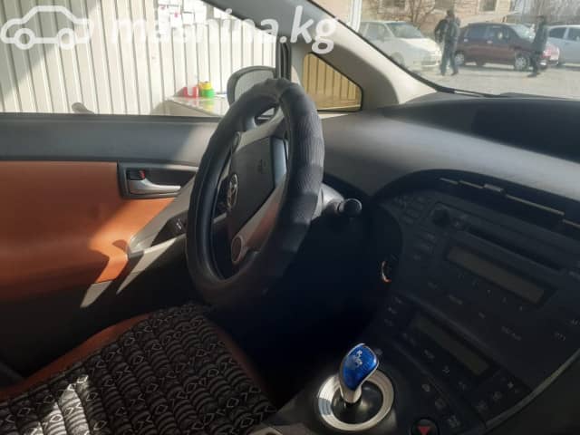 Toyota Prius III (XW30) 1.8hyb AT