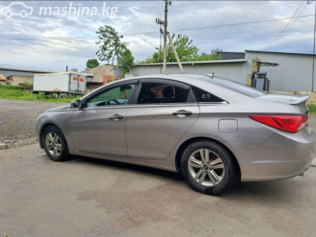 Hyundai Sonata VI (YF) 2.0 AT Газ