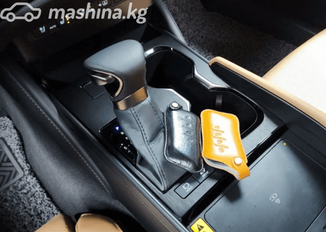 Lexus ES VII Рестайлинг 300h 2.5hyb CVT