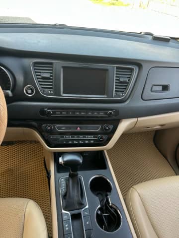 Kia Carnival III 2.2d AT