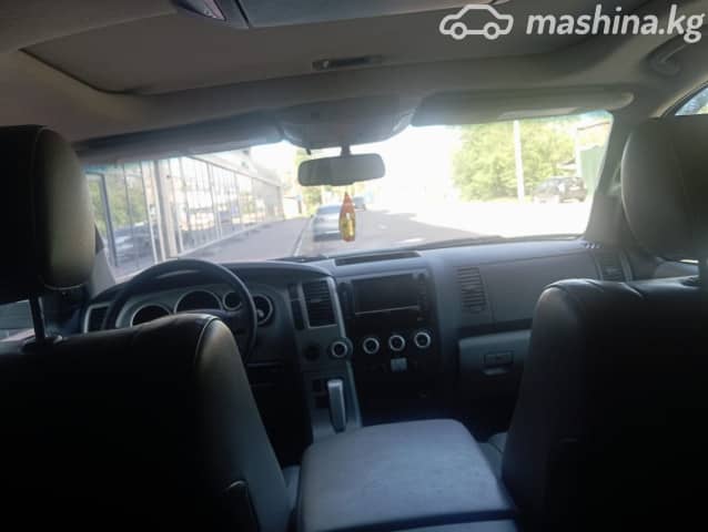 Toyota Sequoia II 5.7 AT 4WD