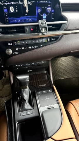 Lexus ES VII Рестайлинг 300h 2.5hyb CVT