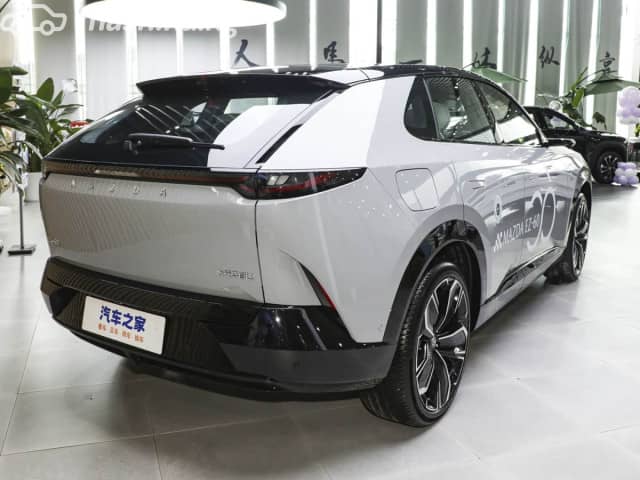Mazda EZ-60 1.5hyb AT