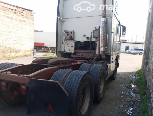 International 9000 Series