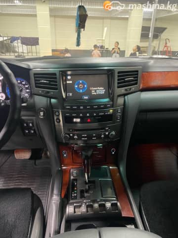 Lexus LX III 570 5.7 AT 4WD