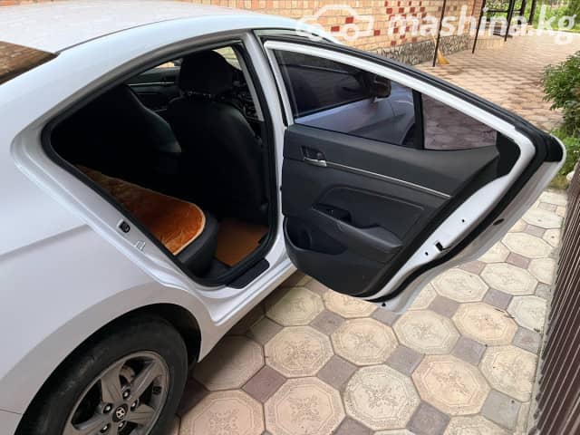 Hyundai Avante VI 1.6 AT