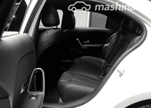Mercedes-Benz A-Класс IV (W177) Рестайлинг 180 1.3 AMT