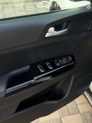 Kia Sportage IV Рестайлинг 2.0d AT 4WD