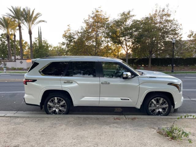 Toyota Sequoia III 3.5hyb AT 4WD