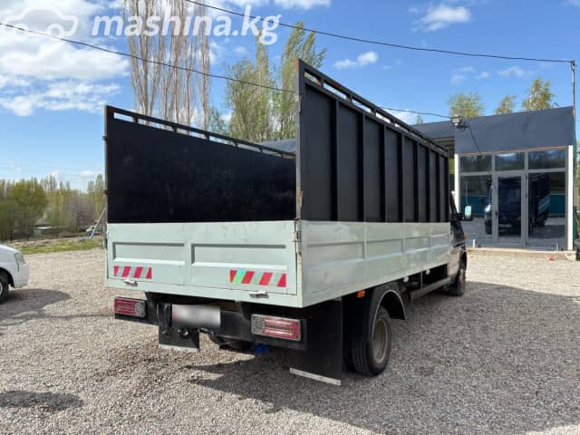 Mercedes-Benz Бортовой (4х2)